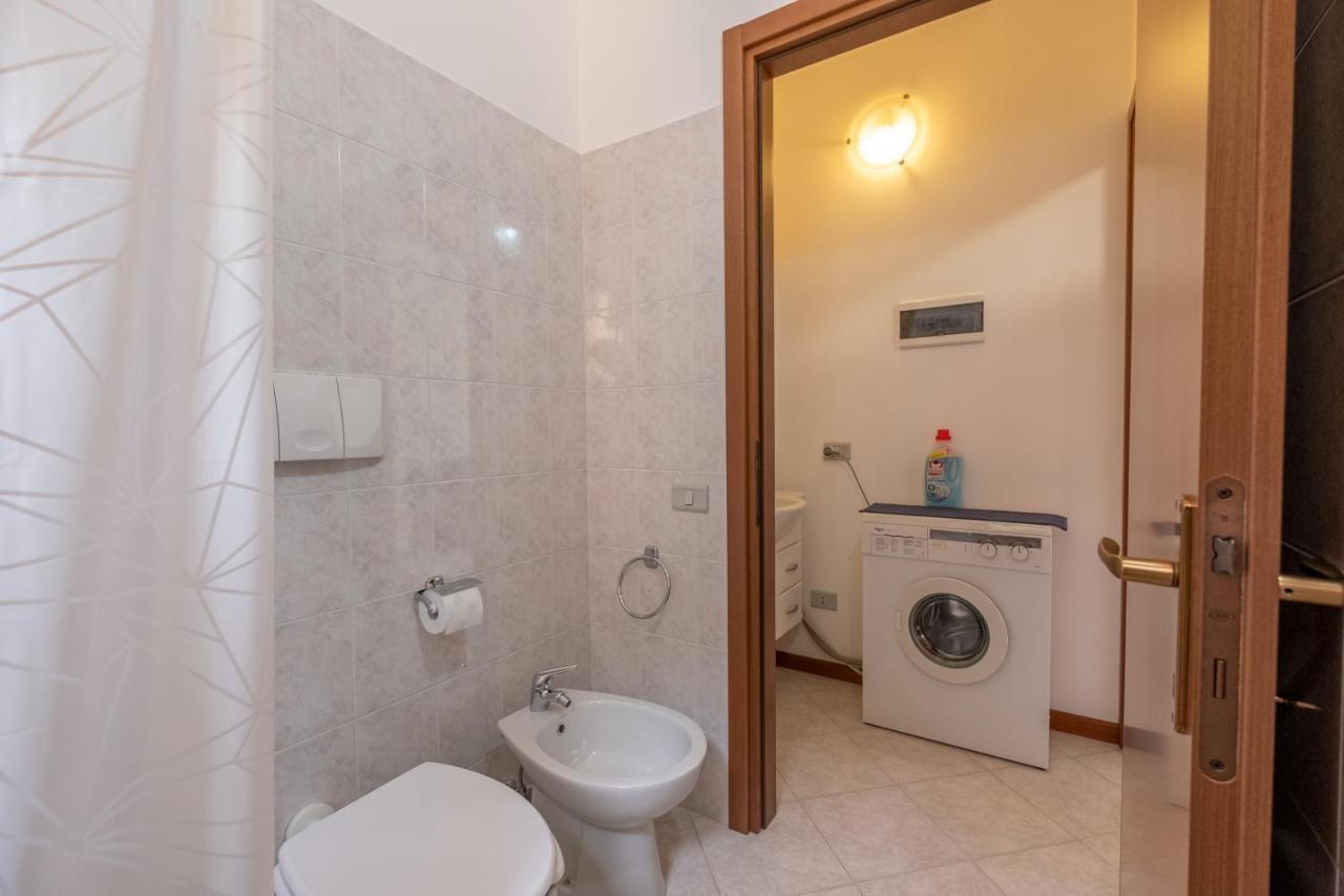 Happy Guest Apartments - Lake Panorama & Pool Riva di Solto Luaran gambar