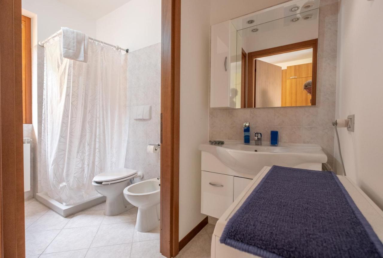 Happy Guest Apartments - Lake Panorama & Pool Riva di Solto Luaran gambar